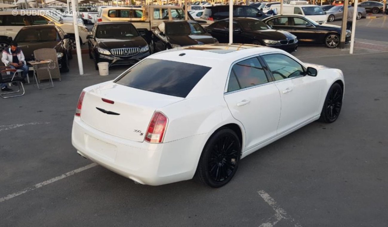 Chrysler 300s CRYSRAL MODEL 2013 CAR PERFECT CONDITION FULL OPTION PANORAMIC ROOF LEATHER SEATS NAVIGATION BLUETOO