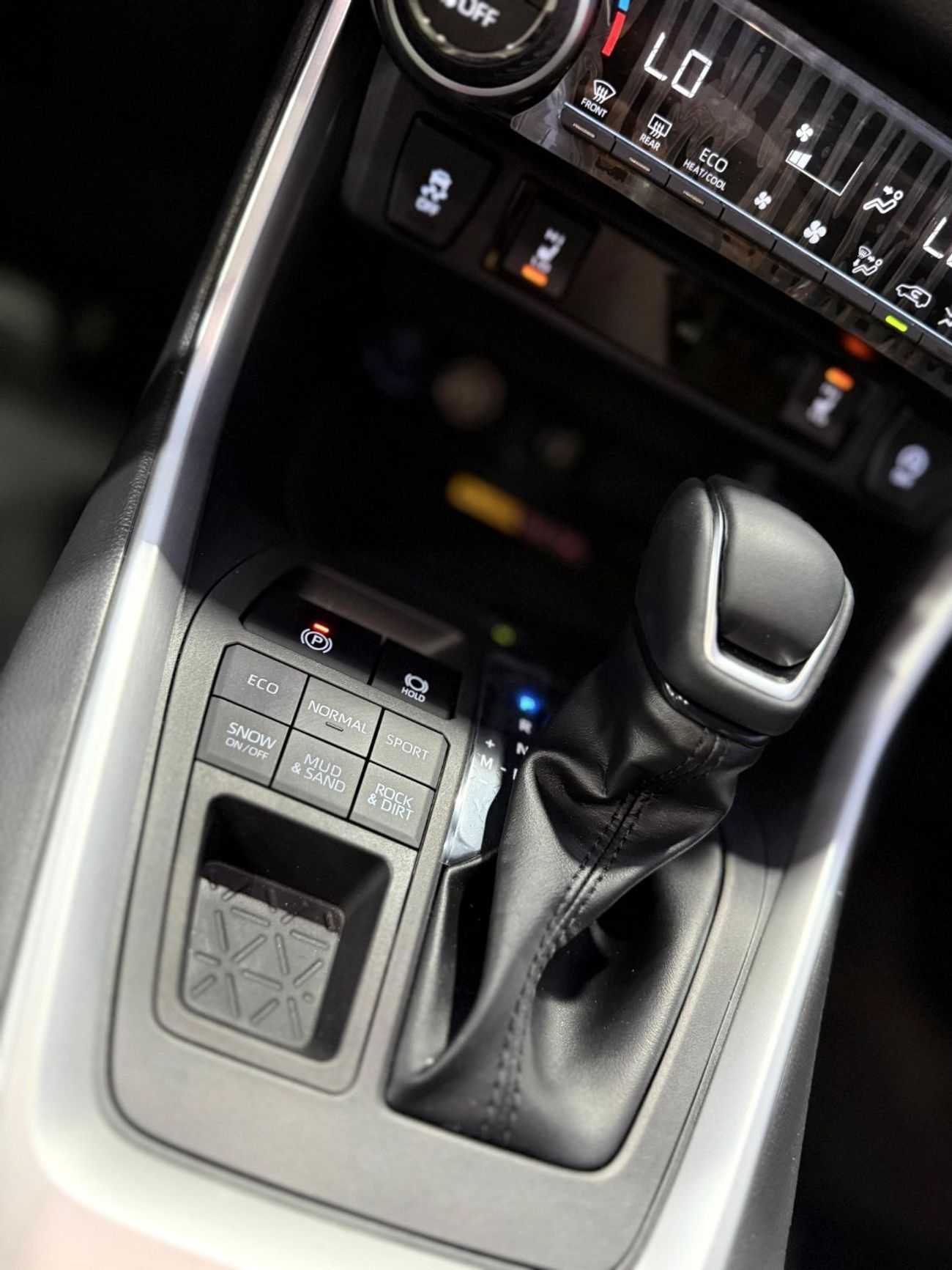 Toyota RAV4 ✨(*Toyota RAV4/Adventure)*✨ *Model*: 2025 *Price*: 130,000 AED *Mileage*: 0 km/h  (*GCC specificatio