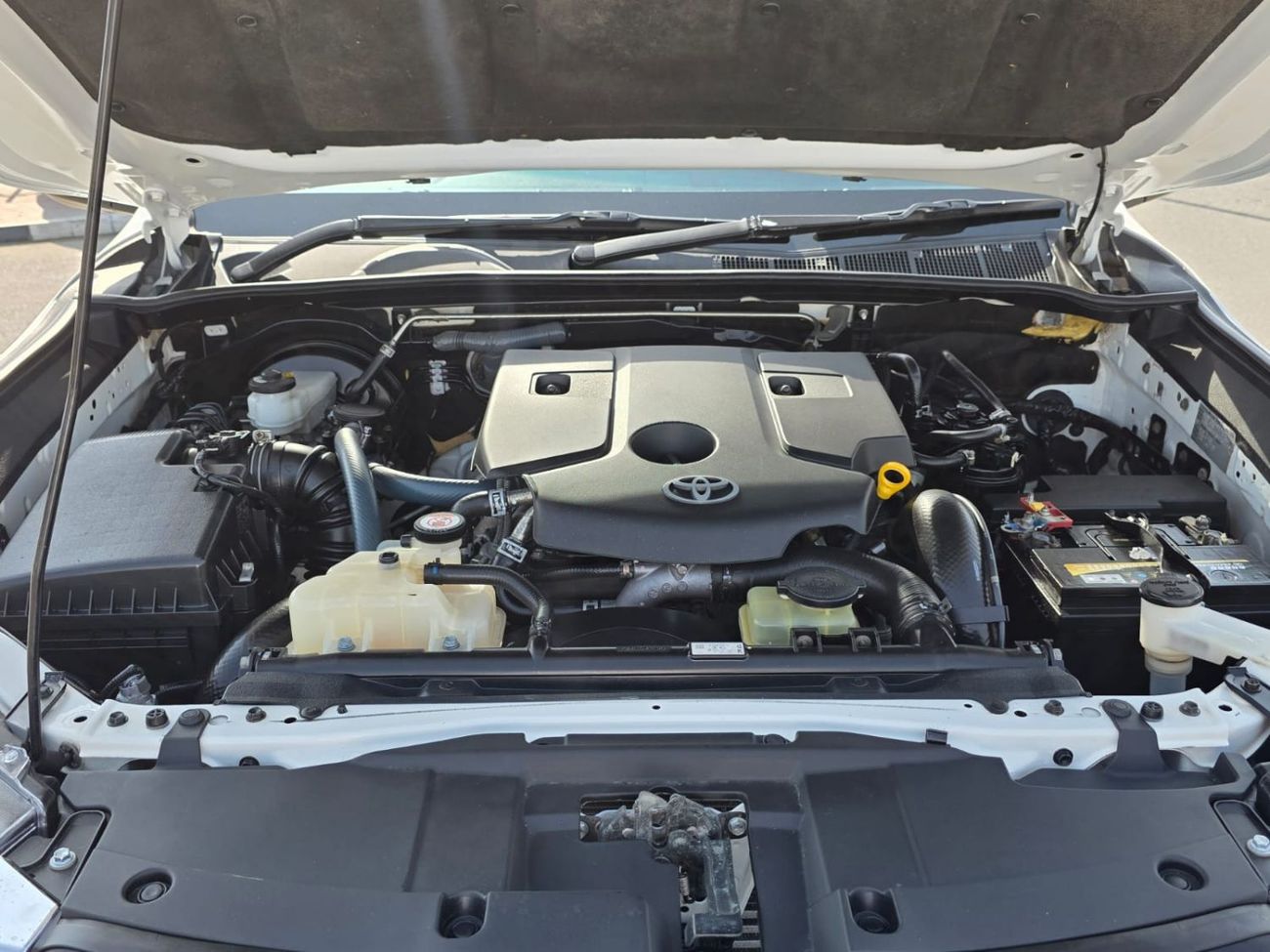 تويوتا هيلوكس diesel right hand drive 2.8 liter only