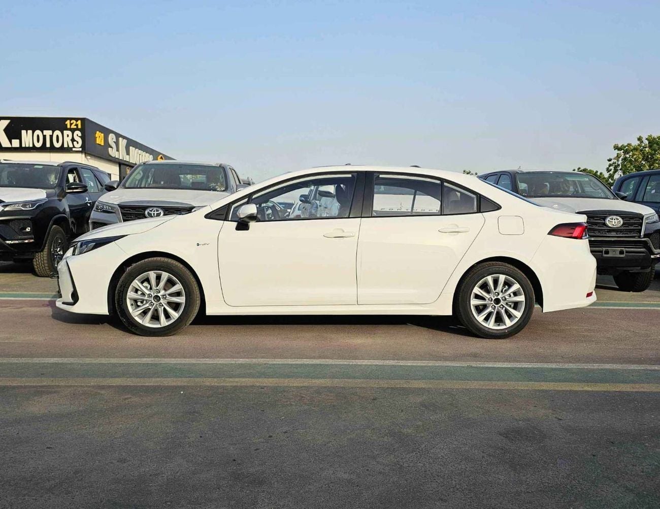 Toyota Corolla ELITE HYBRID / 1.8L V4 PETROL / LEATHER SEATS /PUSH START /DVD+CAMERA /SUNROOF (CODE#HYBRID ELITE)