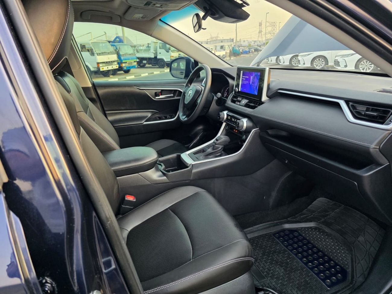 Toyota RAV4 2023 Model Sunroof , Push button , leather seats and trunk automatic