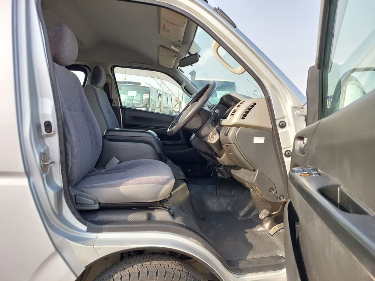 Toyota Hiace TOYOTA HIACE COMMUTER VAN RHD 2011 MODEL 2.7 L PETROL AUTOMATIC(PM24057)