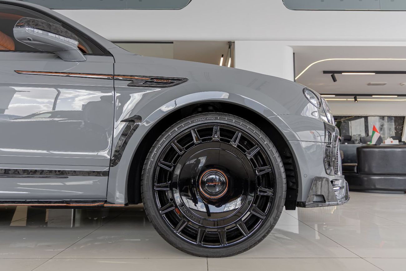 Bentley Bentayga ORIGINAL MANSORY  Bentayga - Crystal-Cut Headlights, Carbonado Evo Bespoke Carbon Exterior - 2025