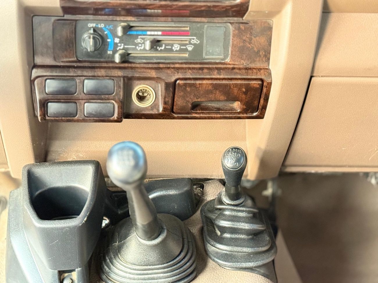 تويوتا لاند كروزر بيك آب Toyota landcuriser Hardtop 2012 facelifted 2024 V6 gasoline