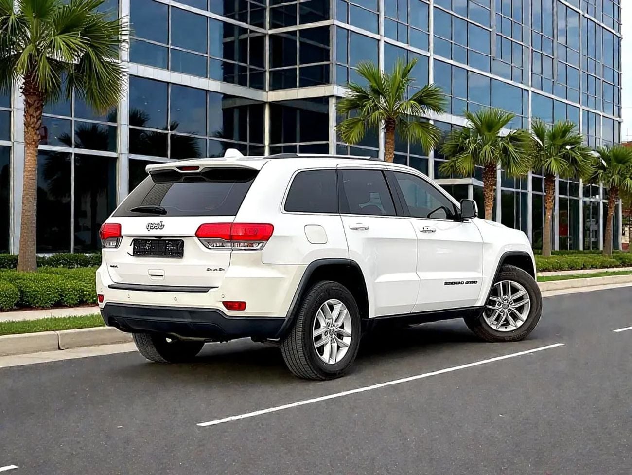 جيب جراند شيروكي 1,157 P.M | Exclusive - GCC Specs | Original paint