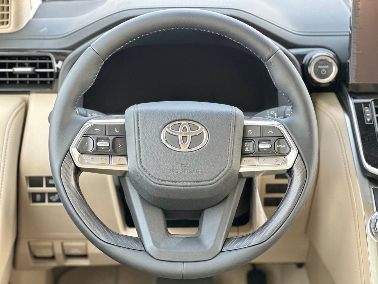 Toyota Land Cruiser VXR 3.5L HEV A/T // Full Option with Radar , 360 Camera , Memory & Heating & Cooling Seats // Special Of