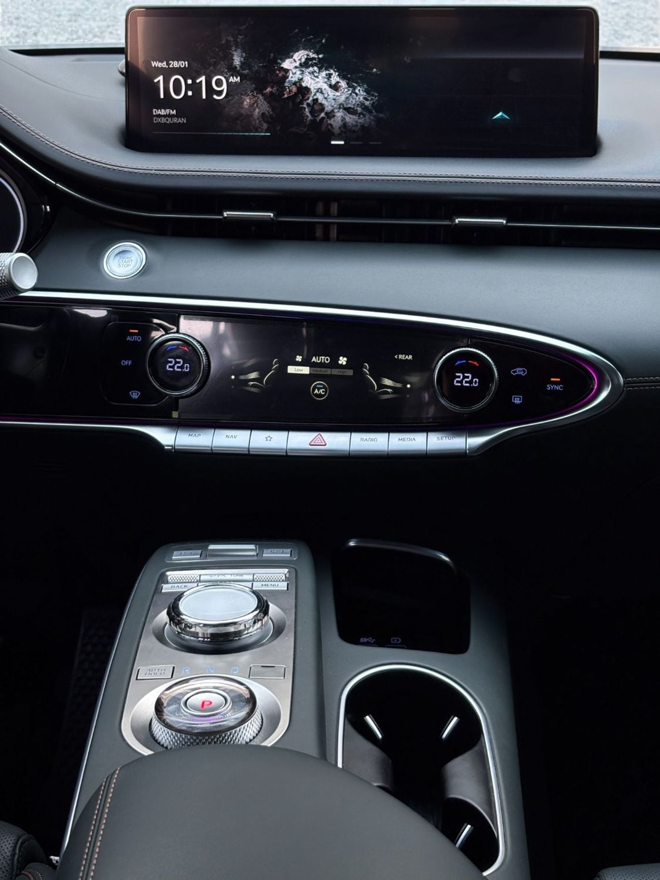 جينيسس GV70 GENESIS GV70 2.5L Turbo I4 | 2024 | GCC SPECS | AED 3,000 PER MONTH