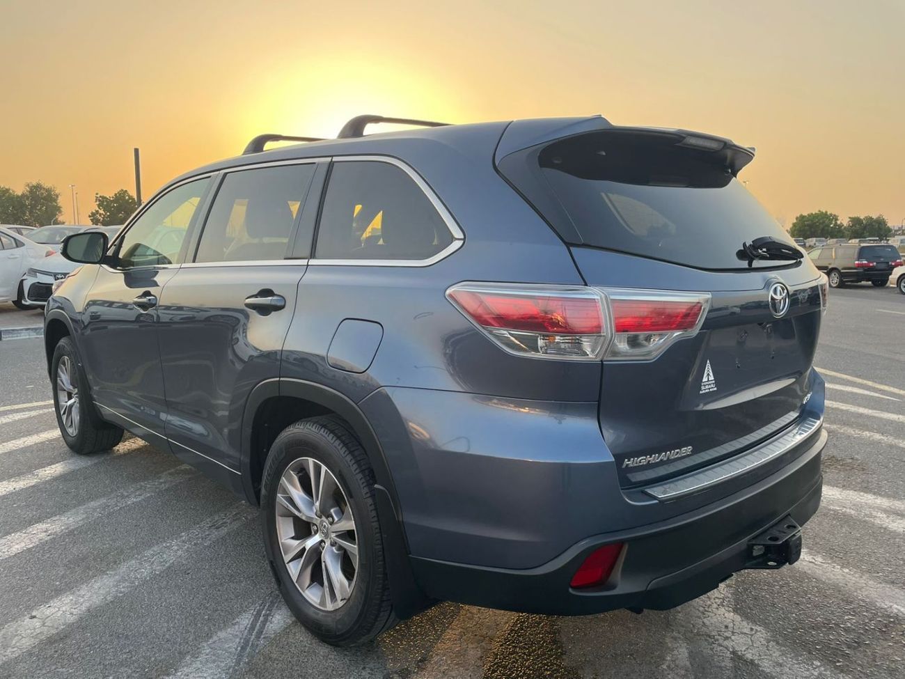 Toyota Highlander 2015 Toyota Highlander LE MidOption+ 3.5L V6 - AWD 4x4 - 7 Seater - Trunk Auto -