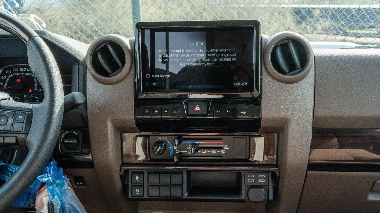 تويوتا لاند كروزر بيك آب 2026 Toyota LC79 SC 2.8L MT Diesel (Gray-Brown)