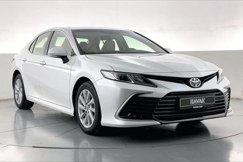 تويوتا كامري SE | عرض العيد الحصري | خالية من أضرار الفيضانات