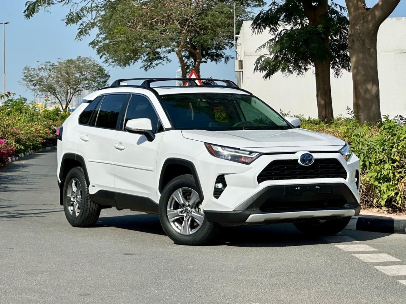 تويوتا راف ٤ XLE-AWD Hybrid Full Option