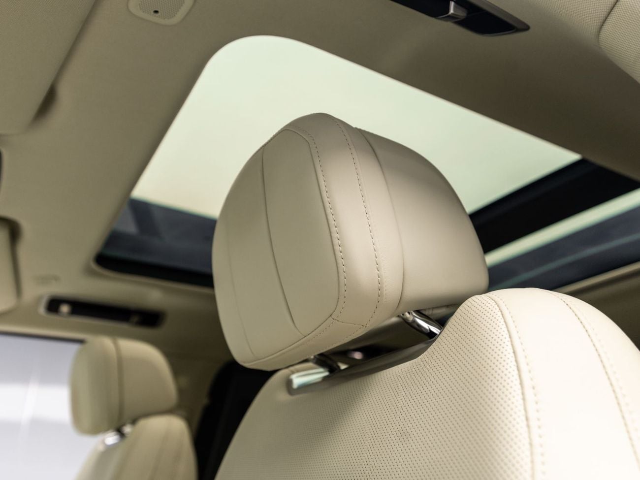 Land Rover Range Rover HSE P530 4.4L SUMMER STARTS NOW | EXCLUSIVE DEAL BY BLACKLINE, 2030 Warranty + Service, GCC