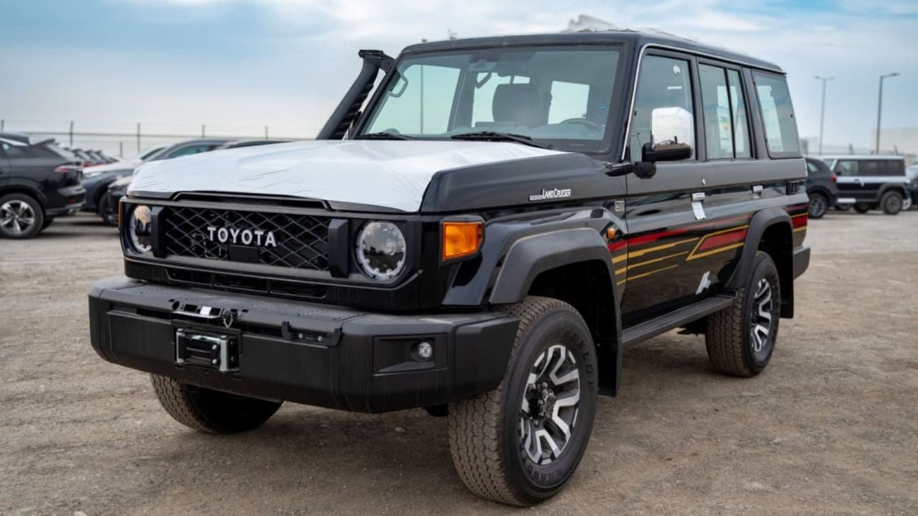 Toyota Land Cruiser 70 LC 76 2.8L | Diesel | 4 Cylinder | 6 Speed Automatic | 5 Door | 5 Seats