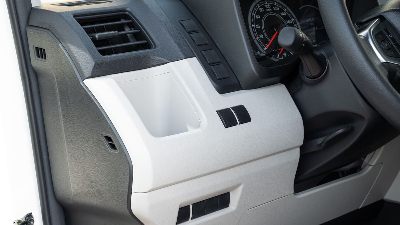 تويوتا هاياس TOYOTA HIACE 3.5 MANUAL 13 SEATER -2026YM