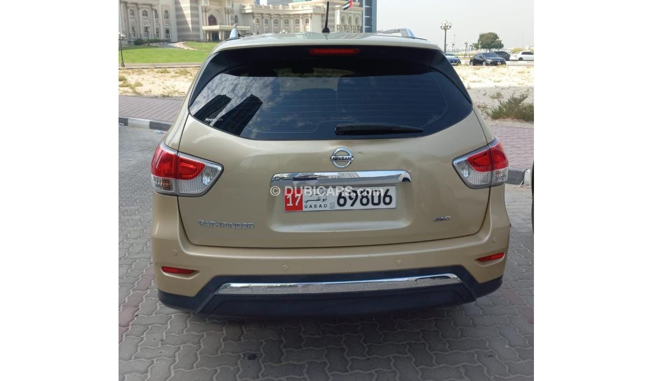 Nissan Pathfinder NISSAN_PATHFINDER_2014_CLEAN_NO_ACCIDANTS_GOLD
