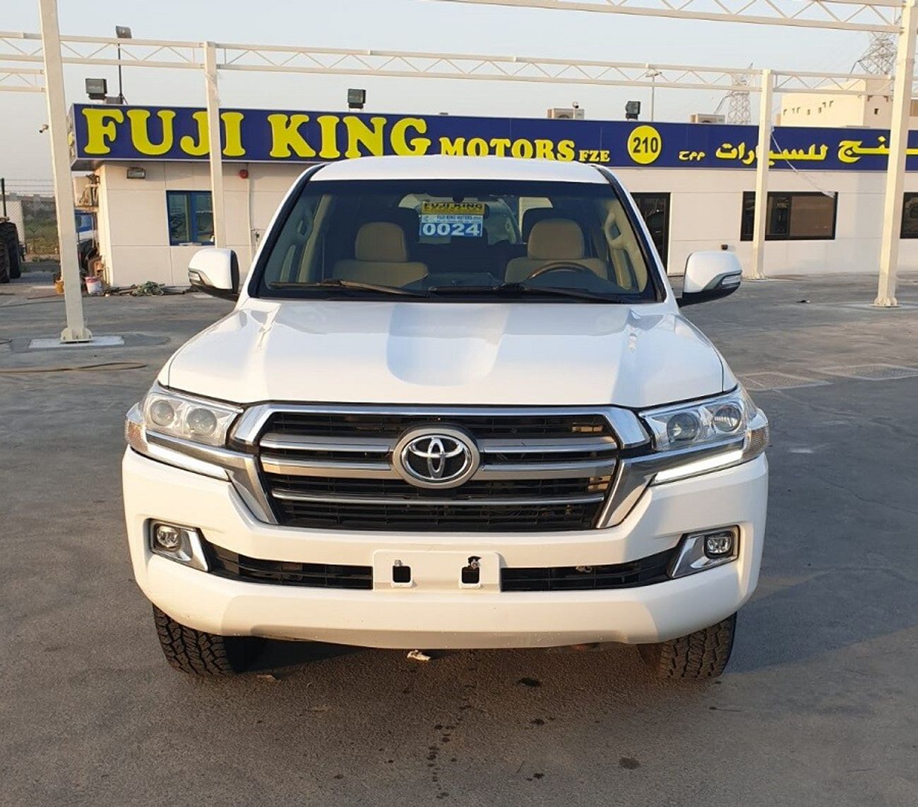 Toyota Land Cruiser GXR - V8 (PETROL)