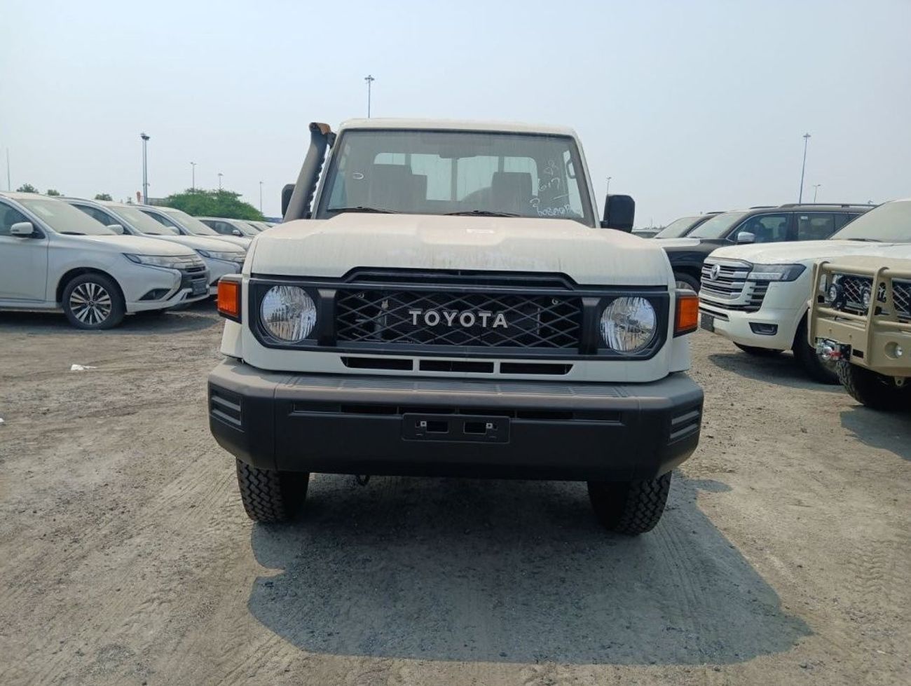 تويوتا لاند كروزر بيك آب Single Cab - 4.2L Diesel Manual - 6 Cylinders - White - ECT0001