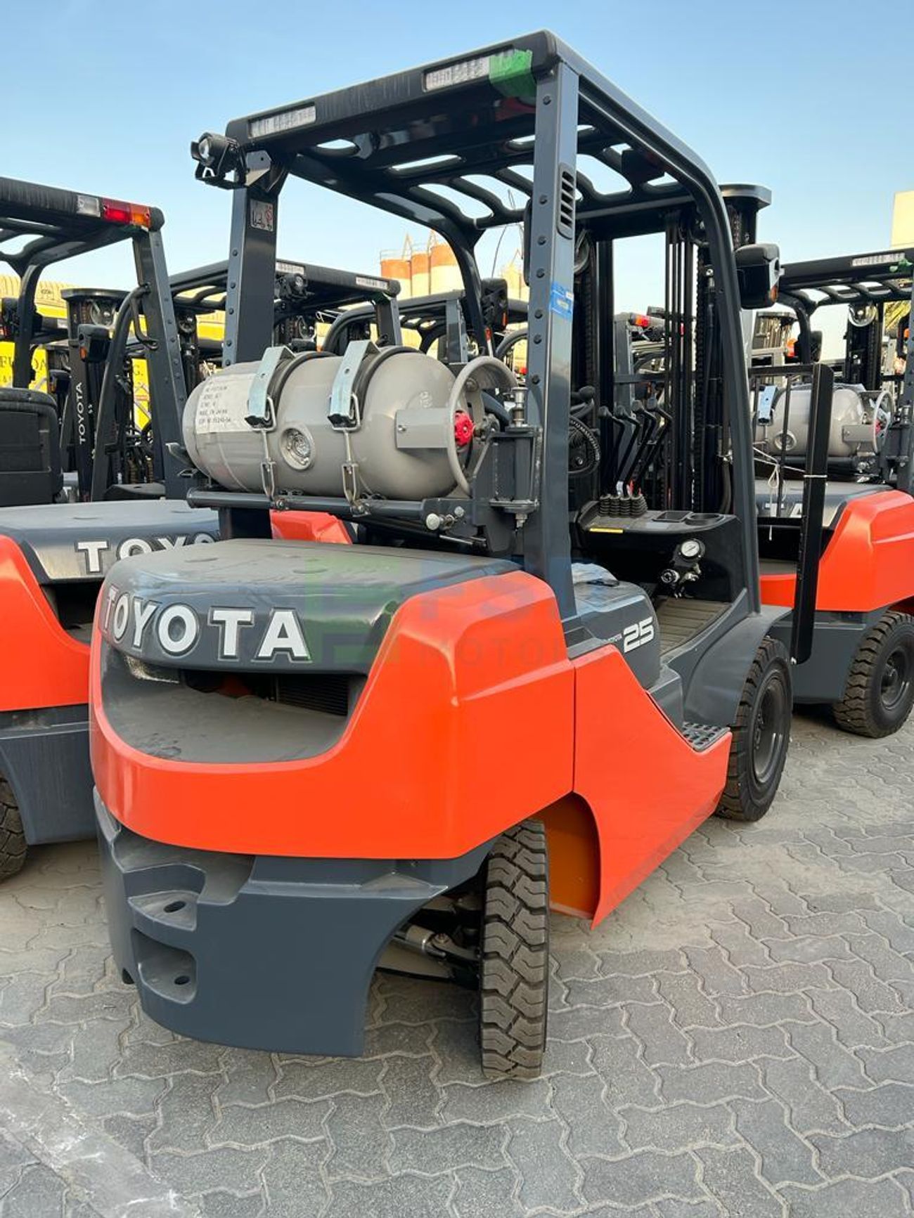 Toyota Fork lift TOYOTA 2.5 TON 3 STAGE Gasoline/LPG FORKLIFT TRUCK MODEL 32-8FG25 (Export Only)
