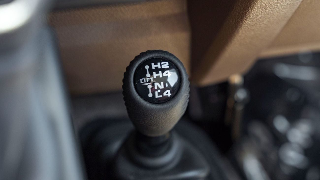تويوتا لاند كروزر 70 2026 Toyota Land Cruiser LC71 2.8L AT Diesel Full option (Beige)