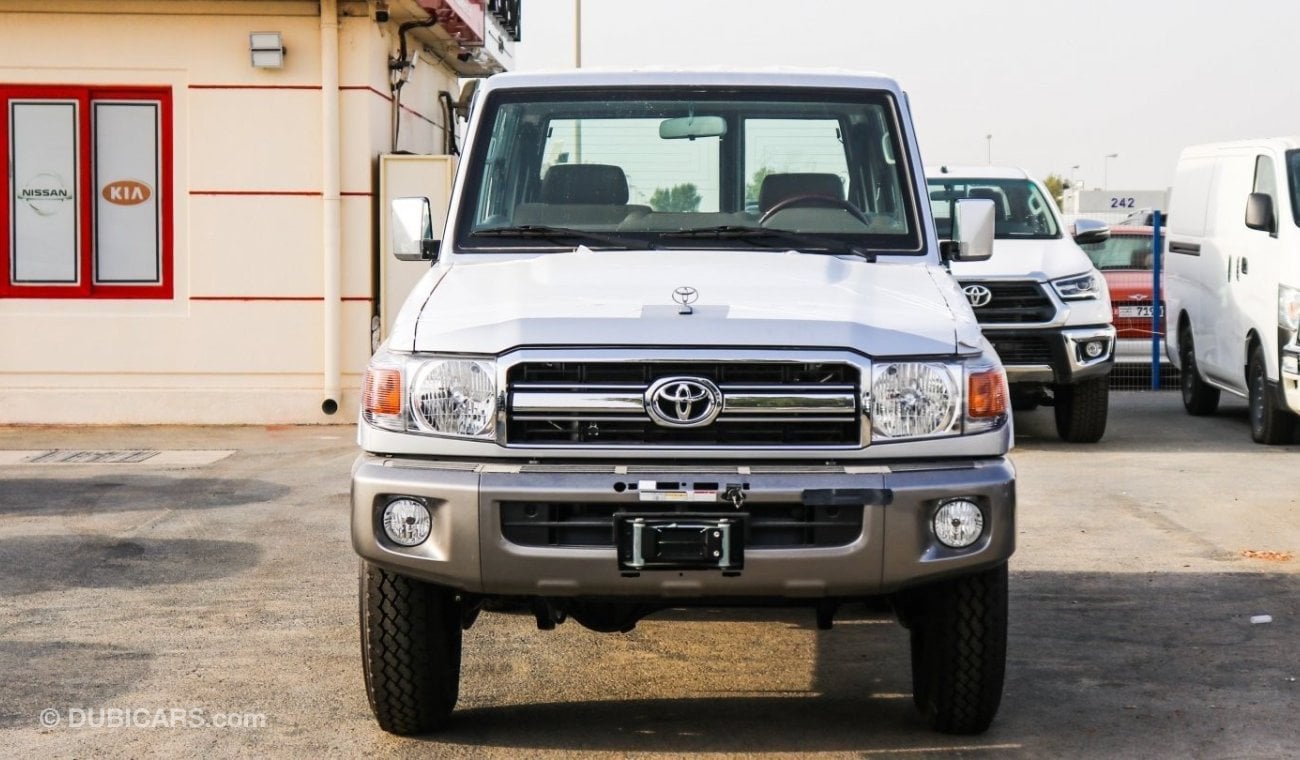 تويوتا لاند كروزر هارد توب TOYOTA LAND CRUISER HARDTOP 4.0L V6 GCC ( WOOD - FOG LIGHT - WINCH )