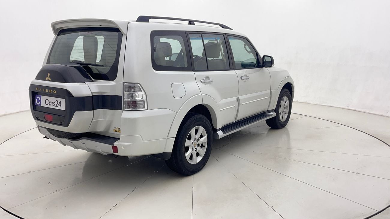 ميتسوبيشي باجيرو 2022 GLS MIDLINE | AED 1085/Month | 0 DP | 30 Day Return | Warranty | Service History