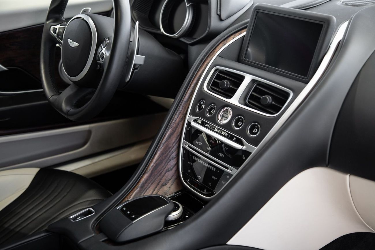 Aston Martin DB11 Std Aston Martin DB11 V12