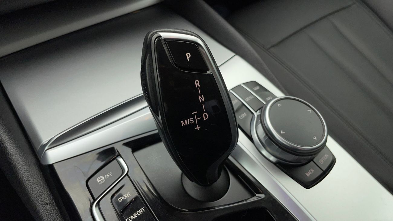 بي أم دبليو 520i EXECUTIVE 2 | بدون دفعة مقدمة | اختبار القيادة في المنزل