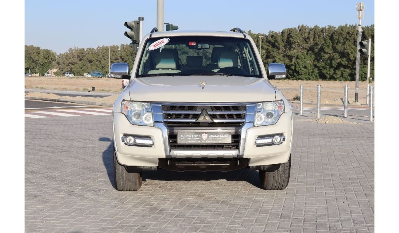 Mitsubishi Pajero ACCIDENTS FREE - GCC - MID OPTION - ENGINE 3.0 - PERFECT CONDITION INSIDE OUT
