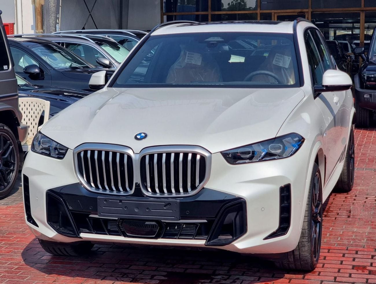 بي أم دبليو X5 xDrive40i Luxury M Sport Package 3.0L xDrive 40i M Sport Under Warranty & Service 2025 GCC