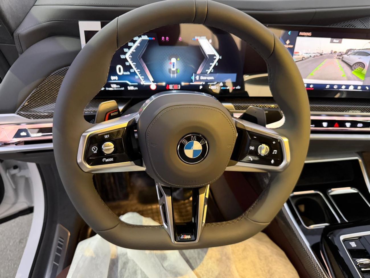 BMW 760i XDRIVE AUTOMATIC TRANSMISSION ( FOR RE EXPORT OUTSIDE GCC COUNTRIES )