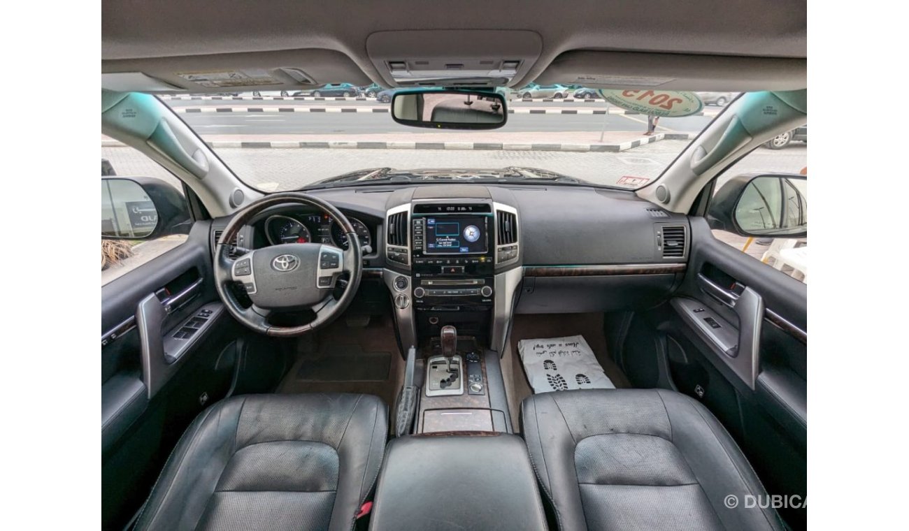 تويوتا لاند كروزر 2015 Toyota Land Cruiser VXR (J200), 5dr SUV, 5.7L 8cyl Petrol, Automatic, Four Wheel Drive American