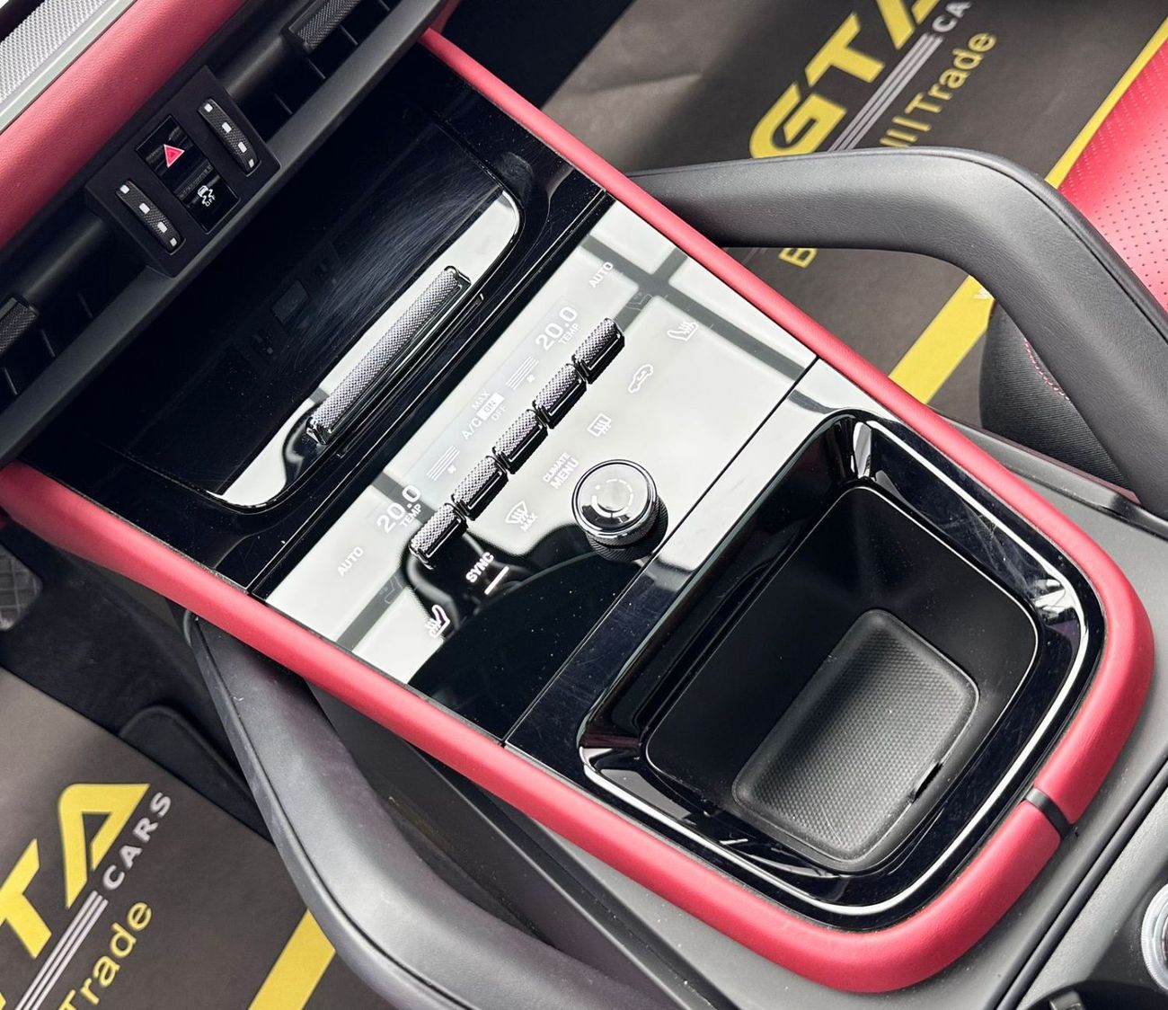 Porsche Cayenne Base Coupe 2025 Porsche Cayenne Coupe, Jan/2027 Porsche Warranty, Porsche Full Service History, GCC