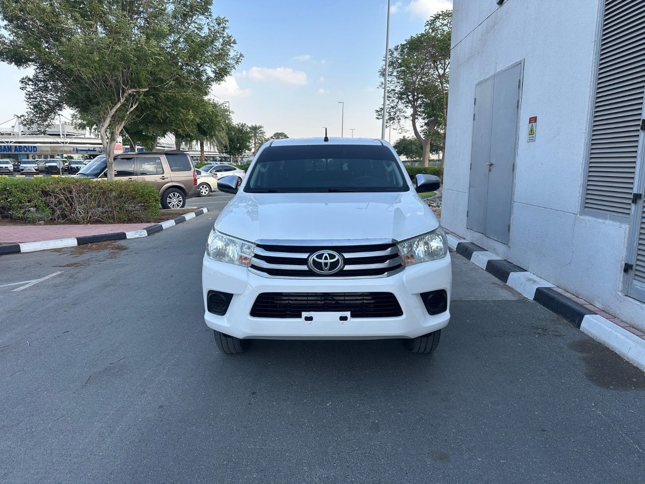 تويوتا هيلوكس GLX 2.7L Double Cab Utility 4WD A/T