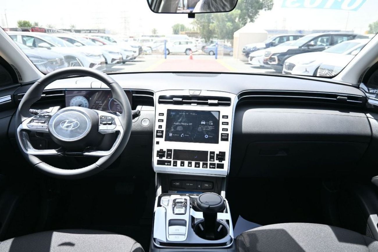 هيونداي توسون هيونداي توسون 1.6 لتر توربو دفع امامي دفع رباعي 5 ابواب عداد رقمي سقف بانورامي مقاعد كهربائية لون اب
