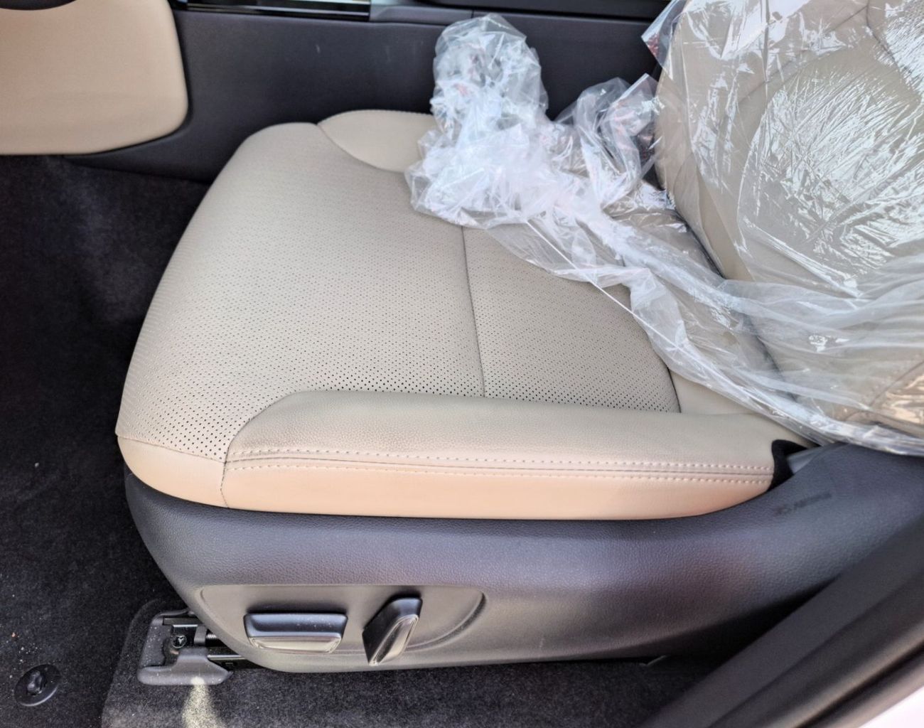 Toyota Prado Toyota Prado 2.4L 2024 GCC White Petrol All Rounder