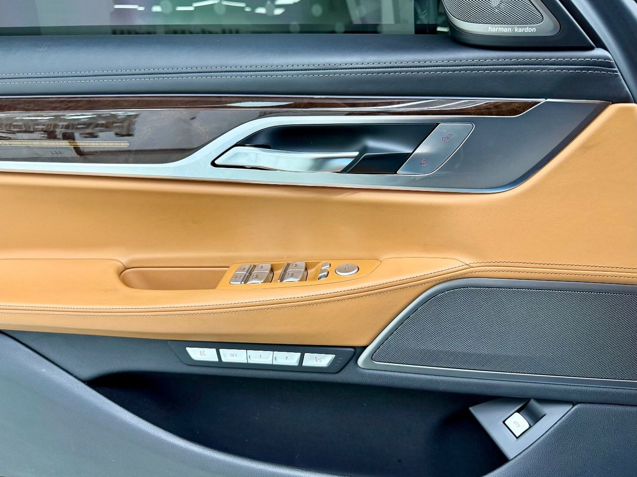 BMW 740Li Exclusive 3.0L (335 HP)