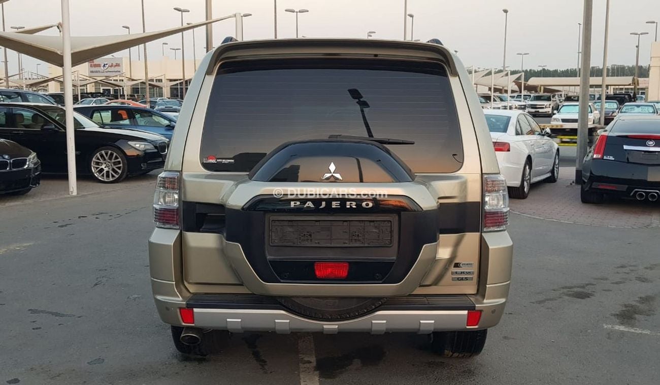 ميتسوبيشي باجيرو موديل 2017 خليجي فل مواصفات فتحه سقف وكراسي جلد ومثبت سرعه وتحكم كهربي كامل ونظام صوت ممتاز وكاميرا 