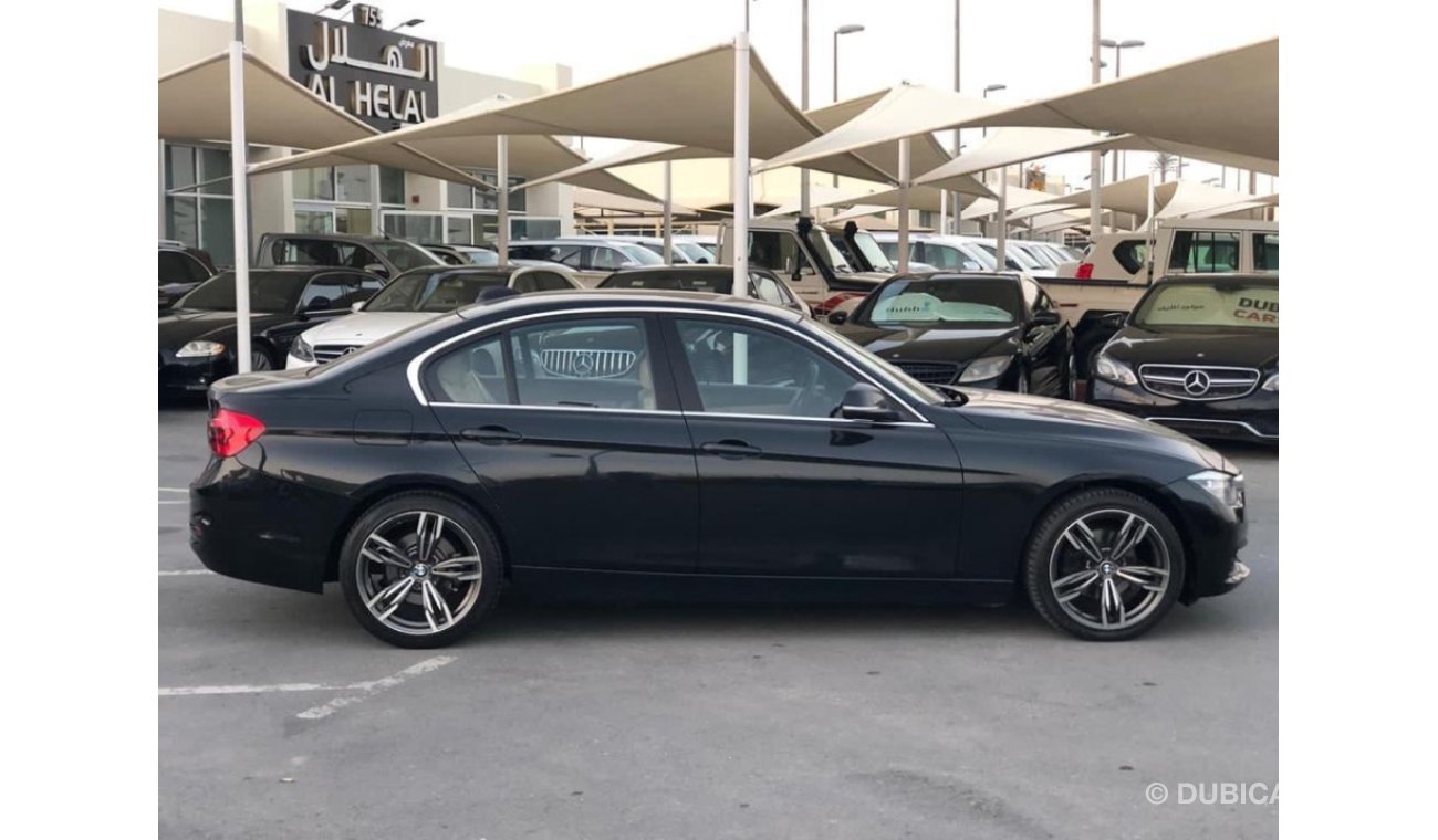 BMW 320i BMW 320 MODEL 2018 GCC car prefect condition leather seats back camera