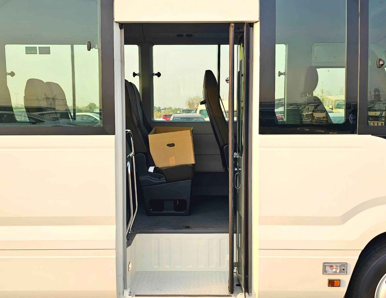 تويوتا كوستر DLX 23 SEATER/AUTO DOOR/2.7L PETROL V4 M/T/CODE#COPO