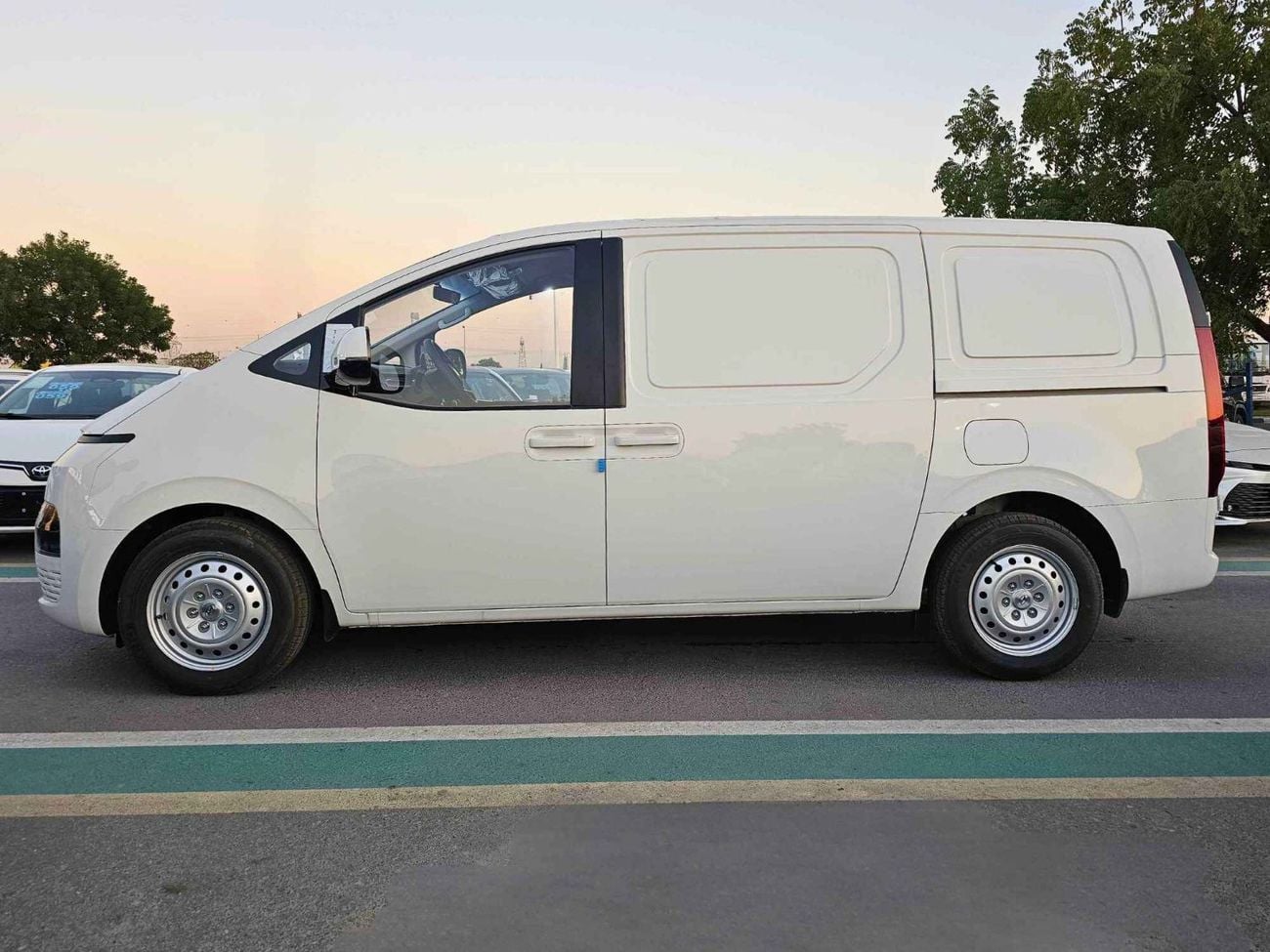هيونداي ستاريا CARGO / 2.2L V4 DIESEL / MANUAL GEAR BOX / 2 STR (CODE # STCD)