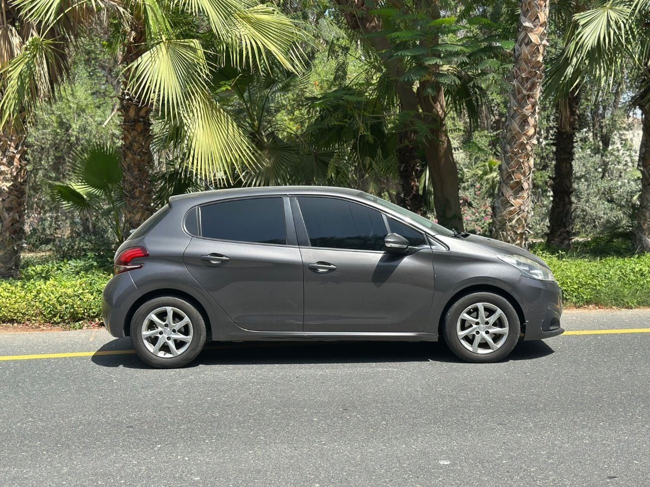 Peugeot 208 ACTIVE 2019 | GCC Specs | 1.6L Engine | Perfect Condition
