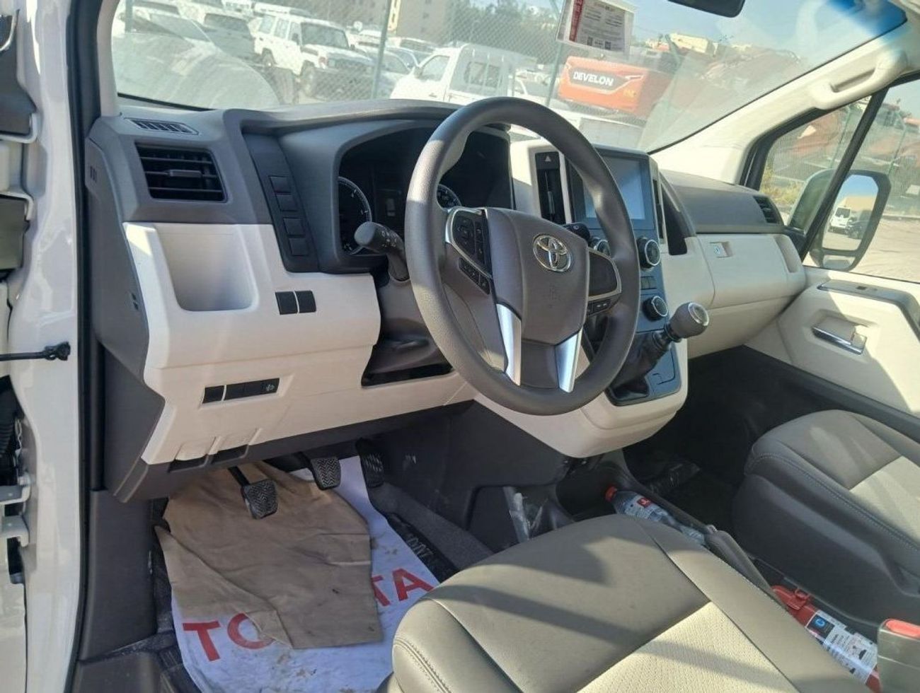 Toyota Hiace ECT0006 - Toyota Hiace High Roof Passenger Van - 2.8L Diesel Manual White - Full Options