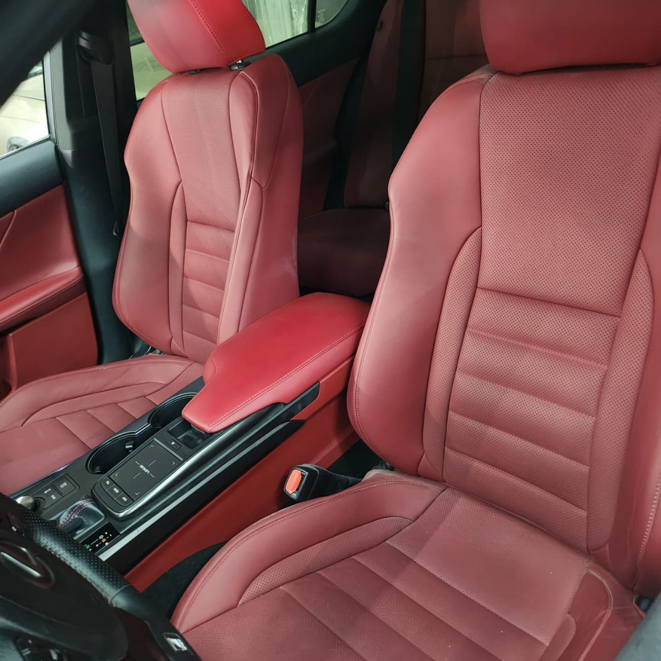 لكزس IS 350 F Sport 3.5L (311 HP)