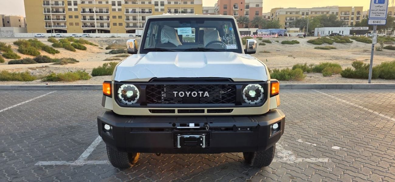 تويوتا لاند كروزر 70 PETROL FULL OPTION
