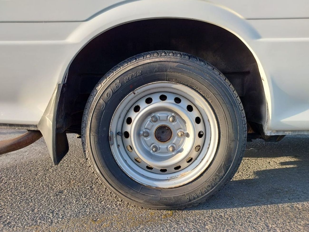 Toyota Hiace TOYOTA HIACE COMMUTER VAN RHD 2002 MODEL 3.0 L DIESEL AUTOMATIC(PM12553)