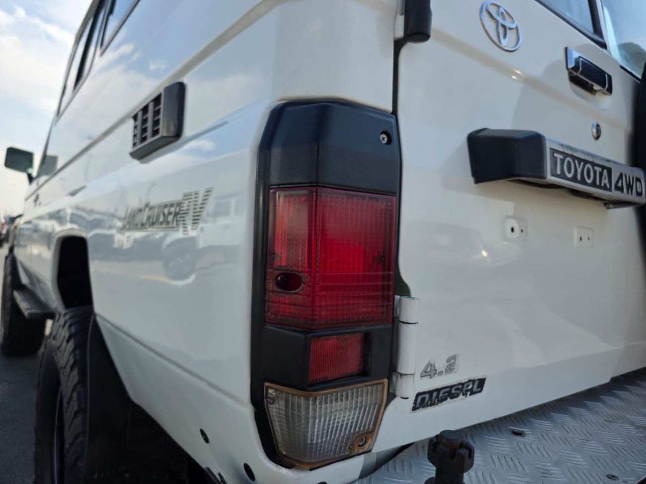 Toyota Land Cruiser TOYOTA LAND CRUISER HARDTOP SUV RHD 1999 MODEL 4.2 L DIESEL MANUAL(PM00008)