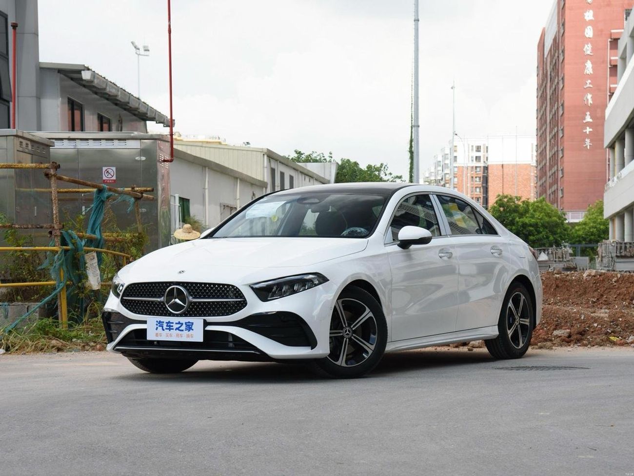 Mercedes-Benz A 200 Mercedes Benz A200 / 2025 / petrol / white /