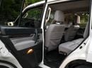 ميتسوبيشي باجيرو ميتسوبيشي باجيرو 2015 خليجي بحالة ممتازةGLS Base 3.5L (7 Seater)