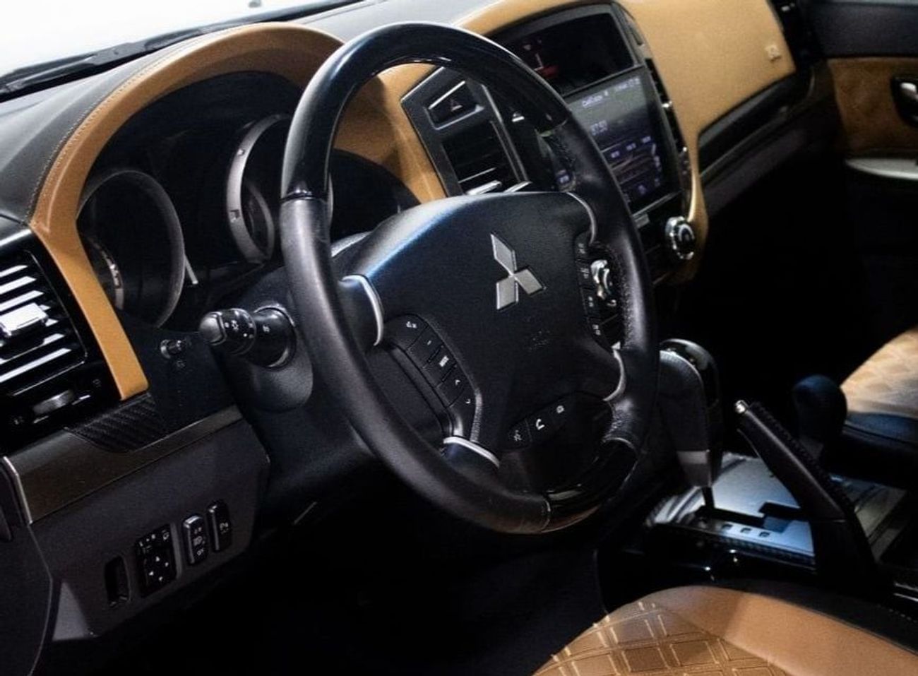 ميتسوبيشي باجيرو GLS Highline 3.8L (274 HP)