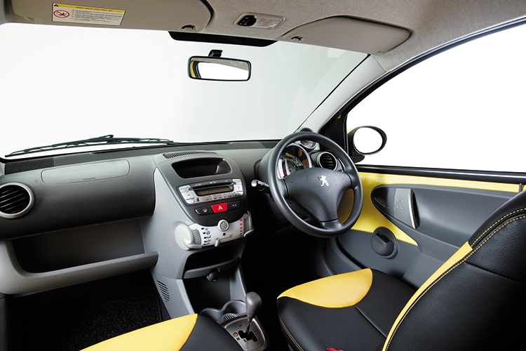 Peugeot 107 interior - Cockpit